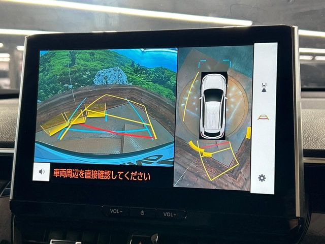 【パノラミックビューモニター】専用のカメラにより、上から見下ろしたような視点で360度クルマの周囲を確認することができます☆死角部分も確認しやすく、狭い場所での切り返しや駐車もスムーズに行えます。