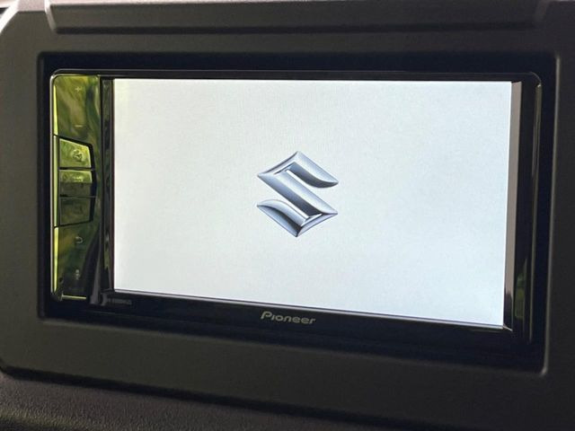 【ディスプレイオーディオ】お持ちのスマホやMP3プレイヤーとの無線接続で音楽再生が可能!コードで繋ぐわずらわしさも無く、手軽にお気に入りの音楽を楽しめます。