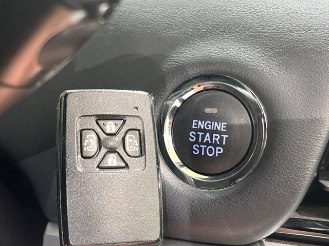 �y�X�}�[�g�L�[�z�J�o����|�P�b�g�ɓ��ꂽ�܂܂ł��h�A�̎{���E�������\�ȃX�}�[�g�L�[�𑕔��B�G���W���̃I���E�I�t�����J�M�����o���K�v����������Ƃ��Ă��֗��ł���