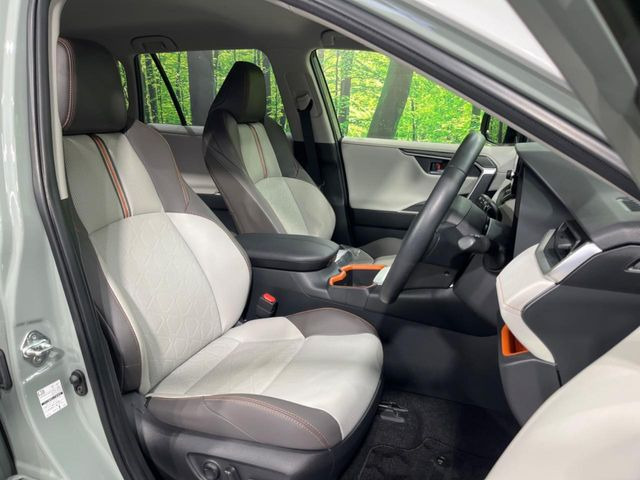 【シートベンチレーション】夏場は涼しい風でお尻や背中の熱やムレを防ぎ、冬はエアコンよりも早く温まってポカポカに!季節を問わず快適に過ごせます。