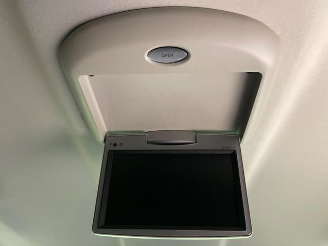 �y�����G���^�[�e�C�������g�V�X�e���z��Ȃɂ�����̕����喞���́A�l�C���[�J�[�I�v�V�����𑕔��B��p�̉����V�X�e���ƁA���ʂ̃��j�^�[�ňړ�����DVD�������y���݂��������܂��B