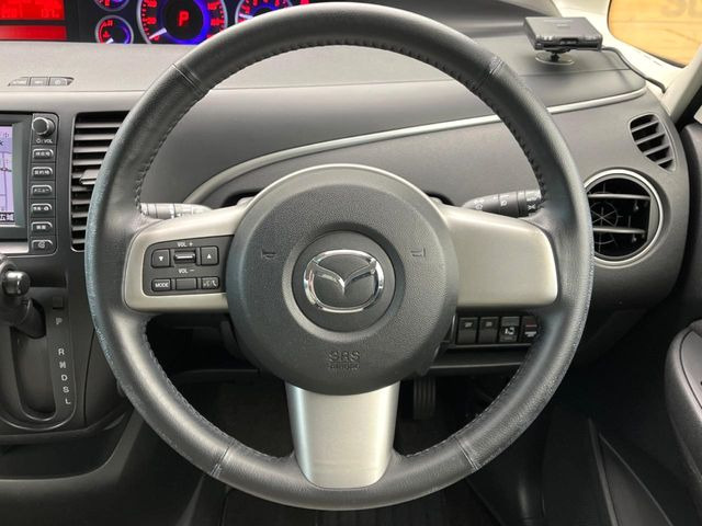 �y�����v�����X�e�A�����O�z�㎿�Ȋv���g�p���邱�ƂŁA��ɂ����������݂ƂĂ��^�]���₷���n���h���ł���