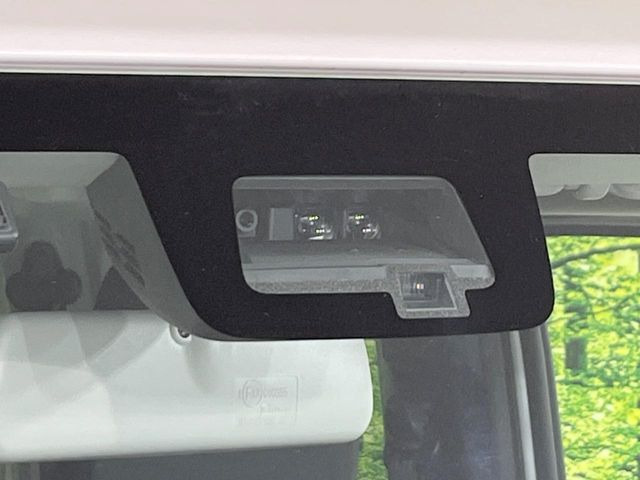 【スズキ セーフティサポート】走行中に前方の車両等を認識し、衝突しそうな時は警報とブレーキで衝突回避と被害軽減をアシスト。より安全にドライブをお楽しみいただけます。