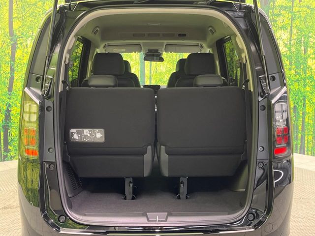 ���i�̂���������ʋ΁A���}���ɏ\���ȉ׎��X�y�[�X���m�ۂ��Ă���܂��B�Z�J���h�V�[�g��|���ƁA�傫�ȉו��̐ύڂ��\�ł���