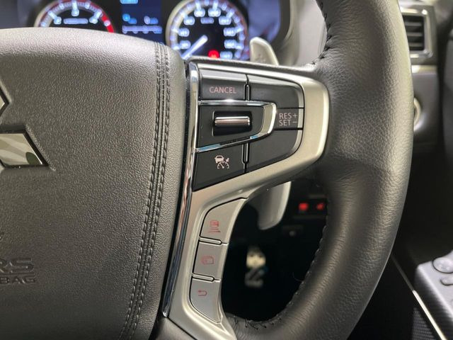 【レーダークルーズコントロール】高速道路での長距離走行が楽に!!自動で速度を保つクルーズコントロールが、衝突軽減システムと連携し、前方の車両を感知して車間を保つように速度調節してくれます!!