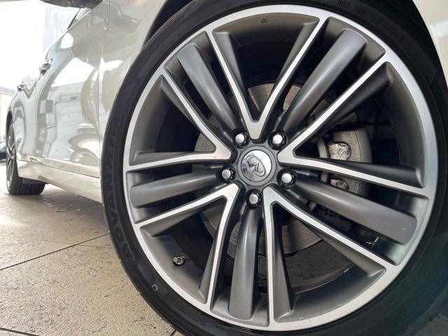 �y����19�C���`�A���~�z�C�[���z�O�ςɃ}�b�`���������A���~�z�C�[���𑕒����Ă���܂��B�e��ЊO�A���~�z�C�[����A�X�^�b�h���X�^�C�����戵�����Ă���܂��B���񂲑��k����������