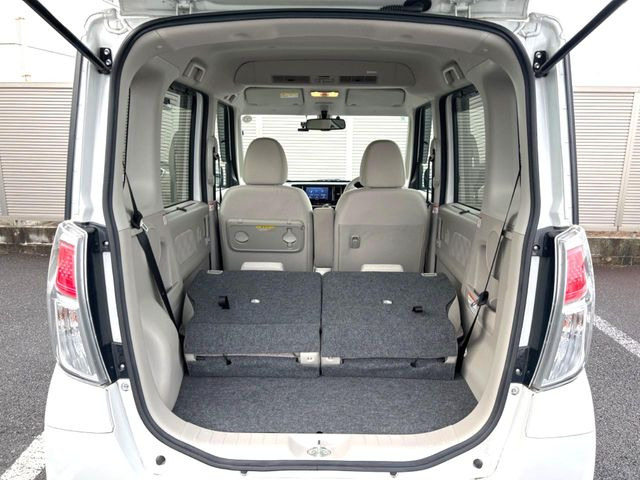 ���i�̂���������ʋ΁A���}���ɏ\���ȉ׎��X�y�[�X���m�ۂ��Ă���܂��B�Z�J���h�V�[�g��|���ƁA�傫�ȉו��̐ύڂ��\�ł���