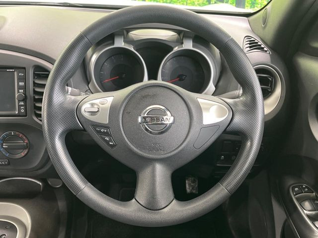 �C���e���A�ɍ��킹���f�U�C���̃X�e�A�����O�́A�^�]�������̂��Ƃ��l���A�^�]���₷���`��A�傫���ł��B�����x�A���ۂɐG���Ă��m���߂��������B