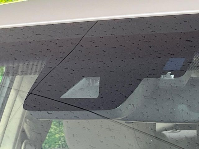 【トヨタセーフティセンス】走行中に前方の車両等を認識し、衝突しそうな時は警報とブレーキで衝突回避と被害軽減をアシスト。より安全にドライブをお楽しみいただけます。