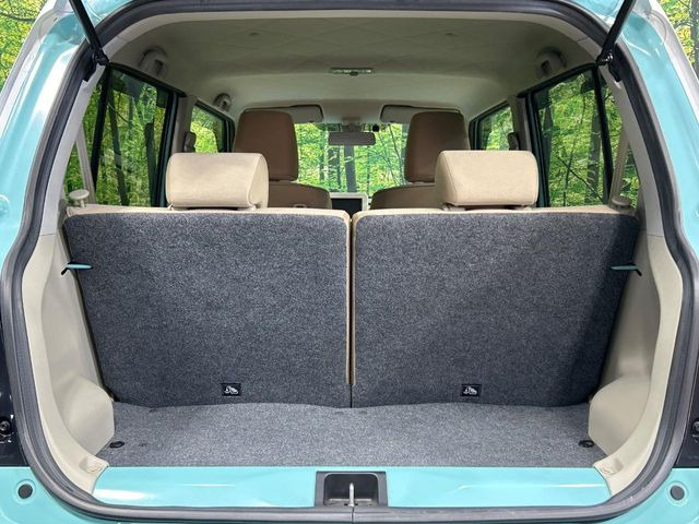 ���i�̂���������ʋ΁A���}���ɏ\���ȉ׎��X�y�[�X���m�ۂ��Ă���܂��B�Z�J���h�V�[�g��|���ƁA�傫�ȉו��̐ύڂ��\�ł���