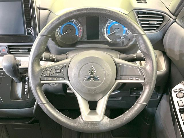 �y�����v�����X�e�A�����O�z�㎿�Ȋv���g�p���邱�ƂŁA��ɂ����������݂ƂĂ��^�]���₷���n���h���ł���