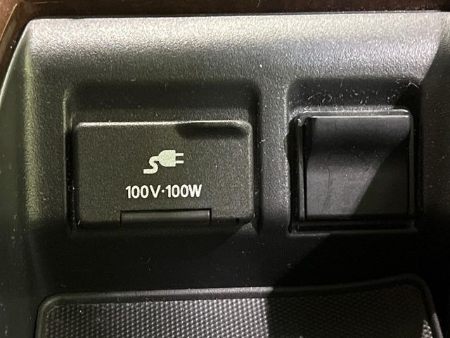 �y�A�N�Z�T���[�R���Z���g�z�L�����v��X�|�[�c�A�A�E�g�h�A�ł̃A�N�e�B�r�e�B�͂������A�ЊQ�E��d�̍ۂɏ����ɂ��Ȃ�AC100V�R���Z���g�𑕔���P�[�^�C��^�u���b�g�A�Q�[���@��̏[�d�ɂ���