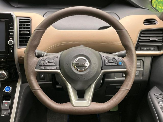 �y�����v�����X�e�A�����O�z�㎿�Ȋv���g�p���邱�ƂŁA��ɂ����������݂ƂĂ��^�]���₷���n���h���ł���