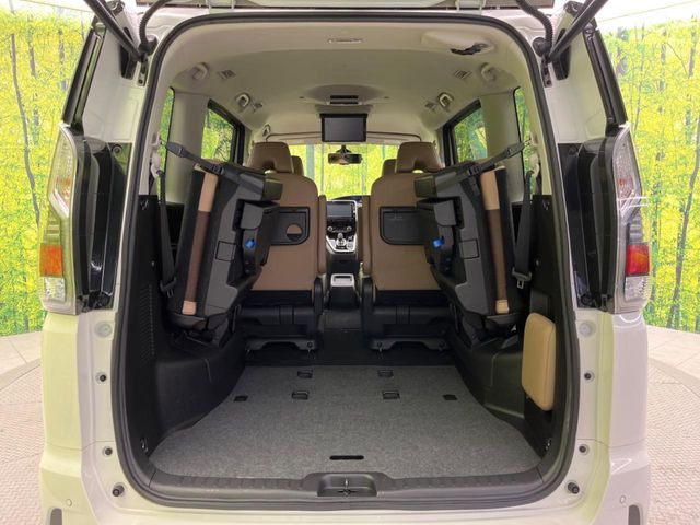 ���i�̂���������ʋ΁A���}���ɏ\���ȉ׎��X�y�[�X���m�ۂ��Ă���܂��B�Z�J���h�V�[�g��|���ƁA�傫�ȉו��̐ύڂ��\�ł���