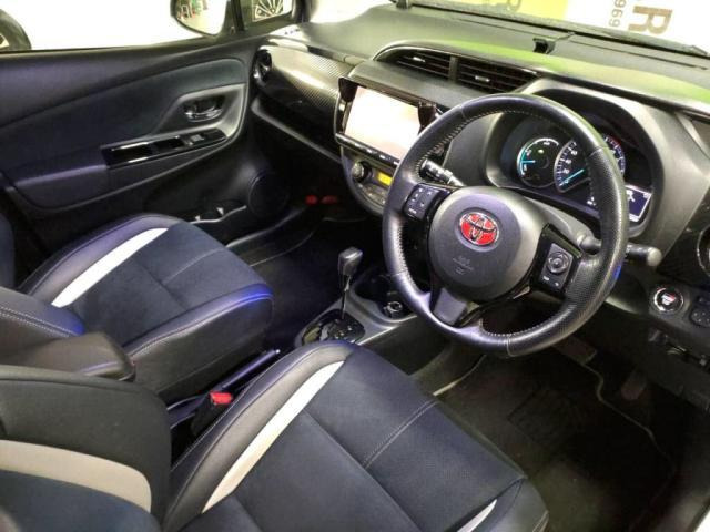 ヴィッツ1.5 ハイブリッド GR スポーツ