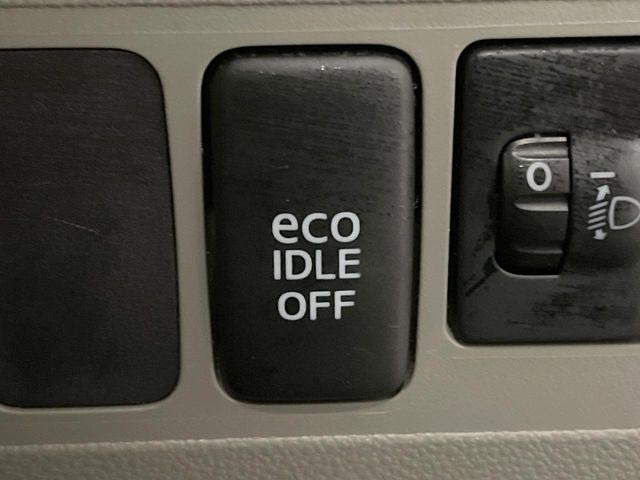 �y�A�C�h�����O�X�g�b�v�z�ԐM����a�؂Œ�Ԃ����ۂɃG���W�����~���A���ʂȔR���̏����}���܂��B�R��������ی�ɂȂ���@�\��G���W���̓u���[�L�𗣂��΍Ďn�����܂��B