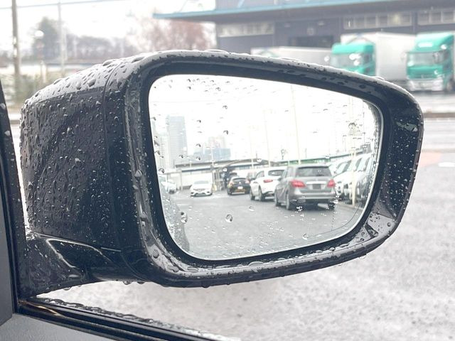 ���u���C���h�A�V�X�g�Z���T�[:���p����̎Ԃ����m���A�h���C�o�[���Ԑ��ύX���s���ۂɁA�x�����Ƌ��ɒ��ӂ𑣂��Ă������S�x���@�\�ł�!