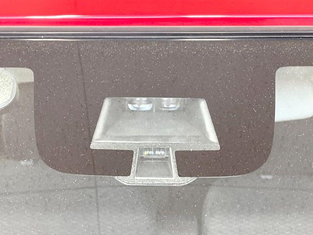 �y���[�_�[�u���[�L�T�|�[�g�z���s���ɑO���̎ԗ�����F�����A�Փ˂������Ȏ��͌x��ƃu���[�L�ŏՓˉ���Ɣ�Q�y�����A�V�X�g�B�����S�Ƀh���C�u�����y���݂��������܂��B