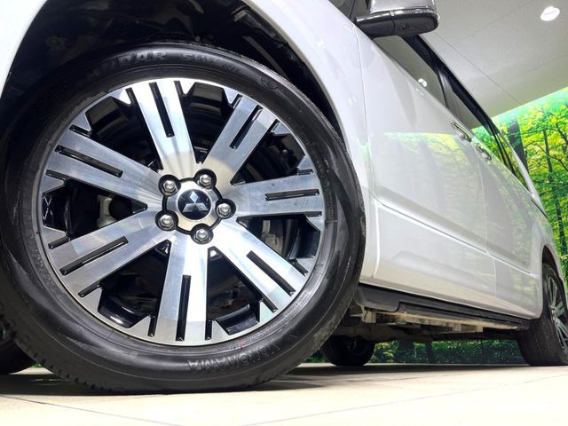【純正18インチアルミホイール】外観にマッチした純正アルミホイールを装着しております。各種社外アルミホイールや、スタッドレスタイヤも取扱いしております。是非ご相談ください♪