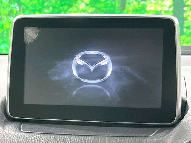 �y8�C���`�}�c�_�R�l�N�g�z�ԓ��̕��͋C�Ƀ}�b�`������^�̃f�B�X�v���C�B�X�}�z�ڑ��ł̃i�r�g�p��Bluetooth�Đ����A�l�X�ȋ@�\���y���߂܂��B�����I�ȃ_�C�������삪�\�ŁA�g��������ǍD�ł��B