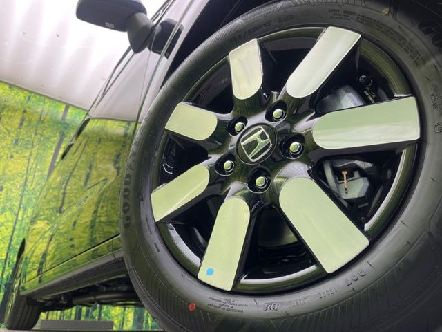 �y����15�C���`�A���~�z�C�[���z�O�ςɃ}�b�`���������A���~�z�C�[���𑕒����Ă���܂��B�e��ЊO�A���~�z�C�[����A�X�^�b�h���X�^�C�����戵�����Ă���܂��B���񂲑��k����������