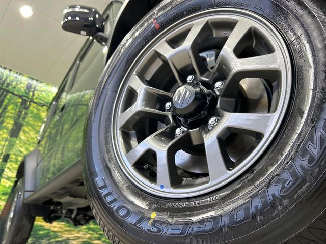 �y����15�C���`�A���~�z�C�[���z�O�ςɃ}�b�`���������A���~�z�C�[���𑕒����Ă���܂��B�e��ЊO�A���~�z�C�[����A�X�^�b�h���X�^�C�����戵�����Ă���܂��B���񂲑��k����������