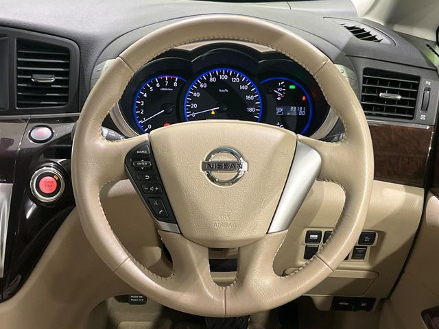 �y�����v�����X�e�A�����O�z�㎿�Ȋv���g�p���邱�ƂŁA��ɂ����������݂ƂĂ��^�]���₷���n���h���ł���