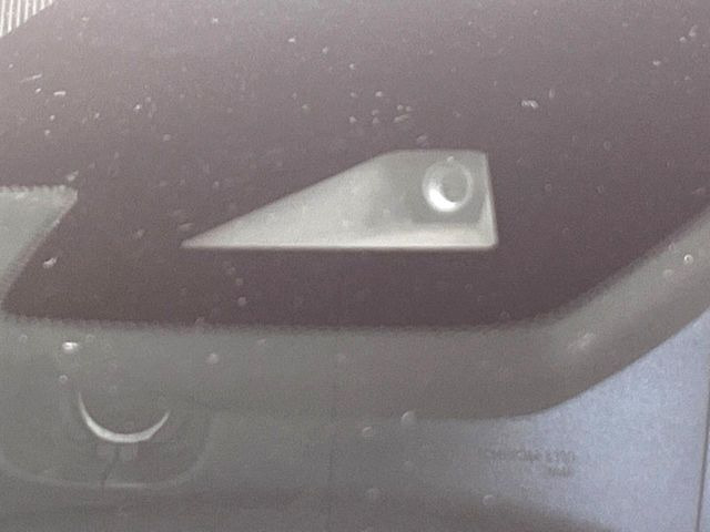 �y�C���e���W�F���g�G�}�[�W�F���V�[�u���[�L�z�t�����g�J�����őO���̎ԗ�����s�҂����m�B�Փ˂������Ȏ��͏Փ˔�Q�y���u���[�L���쓮�A�Փˉ�����T�|�[�g�B�����S�Ƀh���C�u�����y���݂��������܂��B