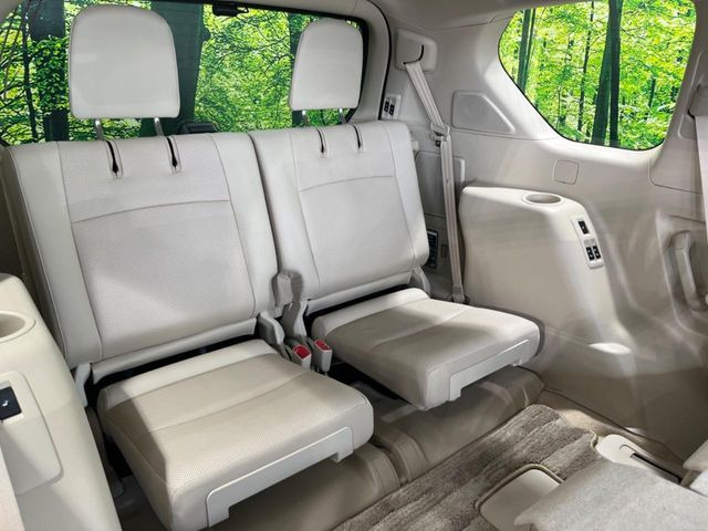3列目シートはもちろん状態良好☆大人でもゆったりと座って頂けますので、大人数でのお出かけもラクラクです♪ご家族で、気の知れた仲間で、ドライブに行くのが楽しみですね♪