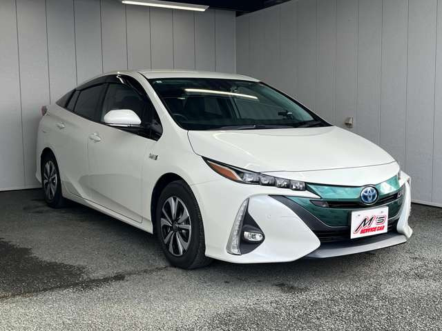 ���ʎԂ́u�T�[�r�X�J�[�G���Y �{�X�v�A�y�����Ԃ́u�T�[�r�X�J�[�G���Y �����X�v���炨�T�������܂��B