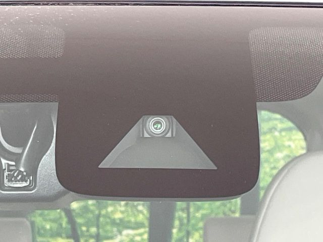 �y�C���e���W�F���g�G�}�[�W�F���V�[�u���[�L�z�t�����g�J�����őO���̎ԗ�����s�҂����m�B�Փ˂������Ȏ��͏Փ˔�Q�y���u���[�L���쓮�A�Փˉ�����T�|�[�g�B�����S�Ƀh���C�u�����y���݂��������܂��B