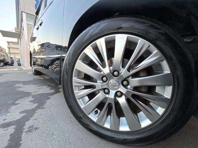 �y����18�C���`�A���~�z�C�[���z�O�ςɃ}�b�`���������A���~�z�C�[���𑕒����Ă���܂��B�e��ЊO�A���~�z�C�[����A�X�^�b�h���X�^�C�����戵�����Ă���܂��B���񂲑��k����������