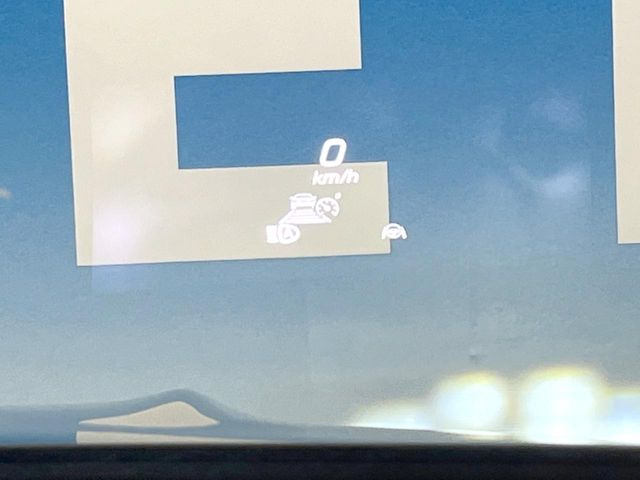 ���w�b�h�A�b�v�f�B�X�v���C:���݂̑��x�⑖�s�����f�W�^���\���ŉ^�]�ȑO���̃K���X�ɓ��e!�^�]���A���������炳���K�v�ȏ����m�F�ł���̂łƂ��Ă��֗��ň��S!