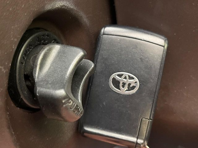 �y�X�}�[�g�L�[�z�J�o����|�P�b�g�ɓ��ꂽ�܂܂ł��h�A�̎{���E�������\�ȃX�}�[�g�L�[�𑕔��B�G���W���̃I���E�I�t�����J�M�����o���K�v����������Ƃ��Ă��֗��ł���