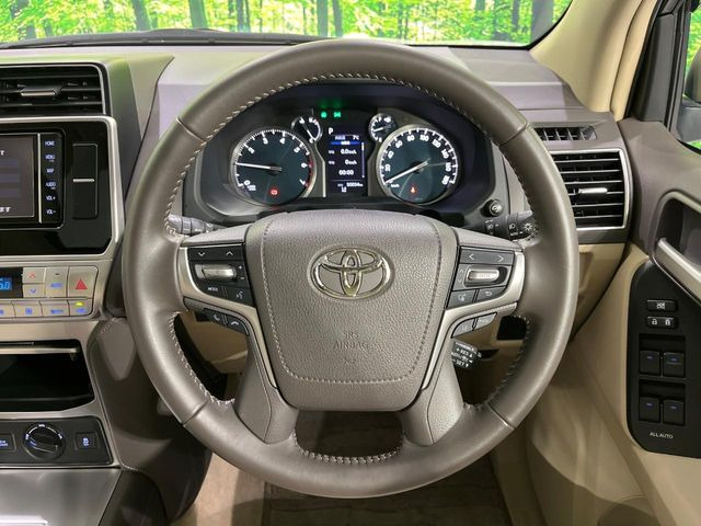 【レーダークルーズコントロール】高速道路での長距離走行が楽に!!自動で速度を保つクルーズコントロールが、衝突軽減システムと連携し、前方の車両を感知して車間を保つように速度調節してくれます!!