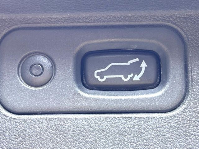 【パワーバックドア】スマートキーや運転席のボタンを押すだけでリアゲートが自動で開閉します!荷物を持っている時や、高い位置にあるバックドアを閉める際に便利な機能です♪