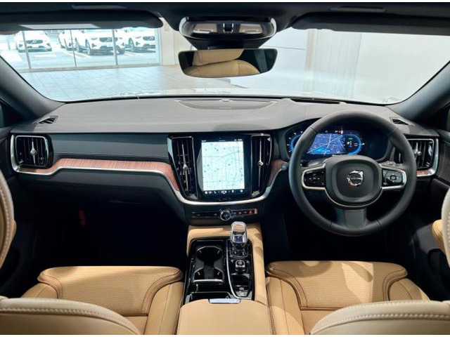 V60ウルトラ T6  AWD プラグインハイブリッド 4WD