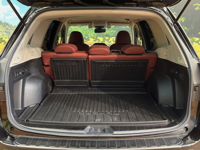 ���i�̂���������ʋ΁A���}���ɏ\���ȉ׎��X�y�[�X���m�ۂ��Ă���܂��B�Z�J���h�V�[�g��|���ƁA�傫�ȉו��̐ύڂ��\�ł���