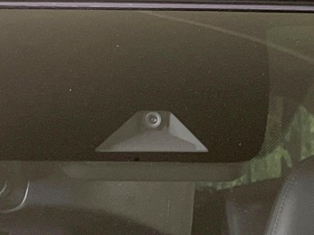 �y�C���e���W�F���g�G�}�[�W�F���V�[�u���[�L�z�t�����g�J�����őO���̎ԗ�����s�҂����m�B�Փ˂������Ȏ��͏Փ˔�Q�y���u���[�L���쓮�A�Փˉ�����T�|�[�g�B�����S�Ƀh���C�u�����y���݂��������܂��B