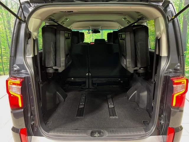 ���i�̂���������ʋ΁A���}���ɏ\���ȉ׎��X�y�[�X���m�ۂ��Ă���܂��B�Z�J���h�V�[�g��|���ƁA�傫�ȉו��̐ύڂ��\�ł���