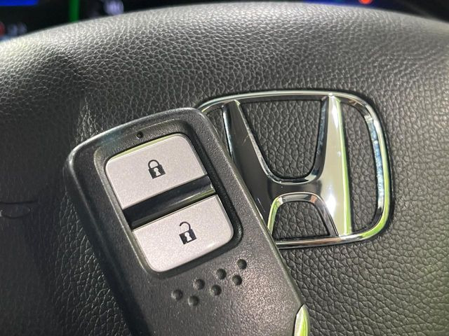 �yHonda�X�}�[�g�L�[�z�J�o����|�P�b�g�ɓ��ꂽ�܂܂ł��h�A�̎{���E�������\�ȃX�}�[�g�L�[�𑕔��B�G���W���̃I���E�I�t�����J�M�����o���K�v����������Ƃ��Ă��֗��ł���