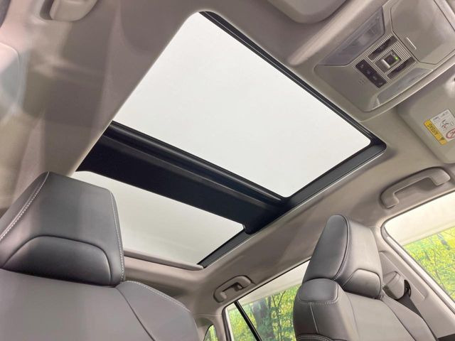 【大型サンルーフ】車内の解放感が一気に上がる大型のパノラマルーフ!季節を問わず開放的で快適なドライブをお楽しみいただけます。流通量も少なく希少価値の高い人気の装備です♪