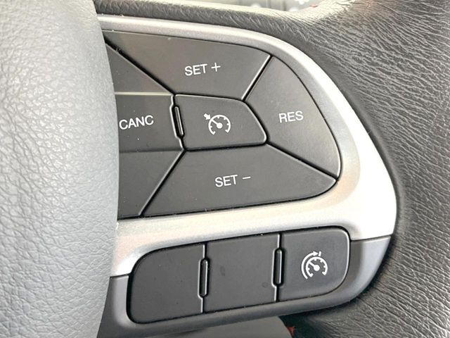 ���I�[�g�N���[�Y�R���g���[��:�������H�⎩���Ԑ�p���H���ɂāA�葬���q���\�ƂȂ�֗��ȋ@�\�ł��B�������ړ��̍ۂł����ɂ����֗��ɂ��g�����������܂���