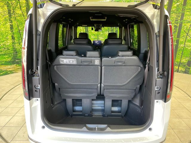 ���i�̂���������ʋ΁A���}���ɏ\���ȉ׎��X�y�[�X���m�ۂ��Ă���܂��B�Z�J���h�V�[�g��|���ƁA�傫�ȉו��̐ύڂ��\�ł���