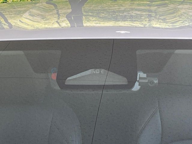 �y�g���^�Z�[�t�e�B�Z���X�z���s���ɑO���̎ԗ�����F�����A�Փ˂������Ȏ��͌x��ƃu���[�L�ŏՓˉ���Ɣ�Q�y�����A�V�X�g�B�����S�Ƀh���C�u�����y���݂��������܂��B