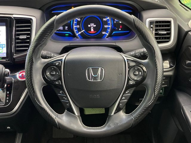 �y�����v�����X�e�A�����O�z�㎿�Ȋv���g�p���邱�ƂŁA��ɂ����������݂ƂĂ��^�]���₷���n���h���ł���