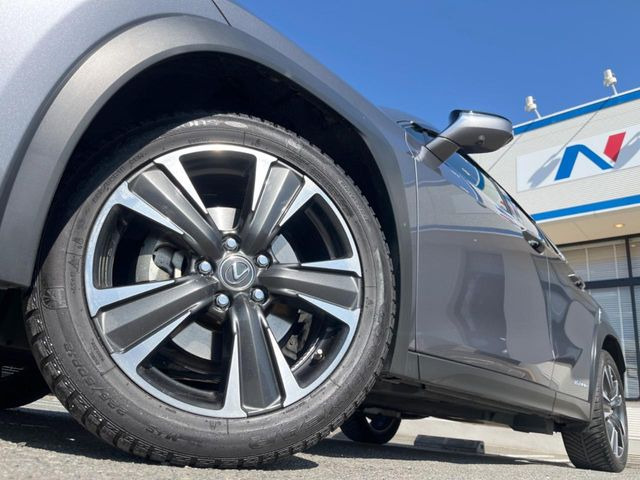 �y����18�C���`�A���~�z�C�[���z�O�ςɃ}�b�`���������A���~�z�C�[���𑕒����Ă���܂��B�e��ЊO�A���~�z�C�[����A�X�^�b�h���X�^�C�����戵�����Ă���܂��B���񂲑��k����������