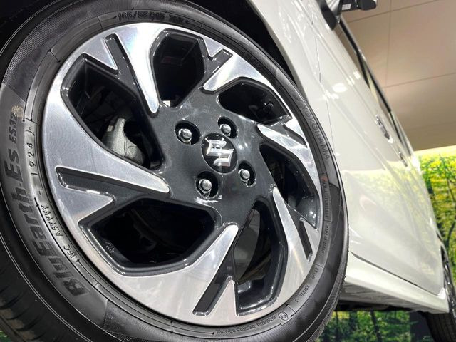 �y����15�C���`�A���~�z�C�[���z�O�ςɃ}�b�`���������A���~�z�C�[���𑕒����Ă���܂��B�e��ЊO�A���~�z�C�[����A�X�^�b�h���X�^�C�����戵�����Ă���܂��B���񂲑��k����������
