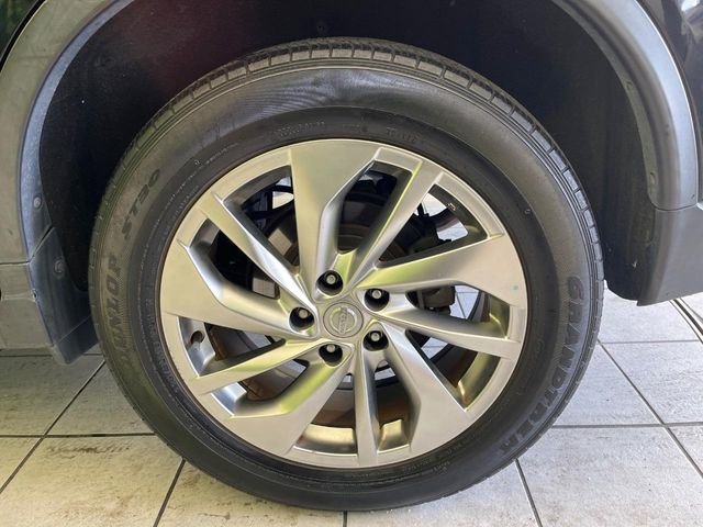 �y�����A���~�z�C�[���z�O�ςɃ}�b�`���������A���~�z�C�[���𑕒����Ă���܂��B�e��ЊO�A���~�z�C�[����A�X�^�b�h���X�^�C�����戵�����Ă���܂��B���񂲑��k����������