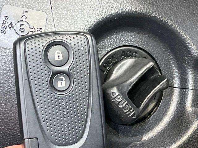 �y�X�}�[�g�L�[�z�J�o����|�P�b�g�ɓ��ꂽ�܂܂ł��h�A�̎{���E�������\�ȃX�}�[�g�L�[�𑕔��B�G���W���̃I���E�I�t�����J�M�����o���K�v����������Ƃ��Ă��֗��ł���